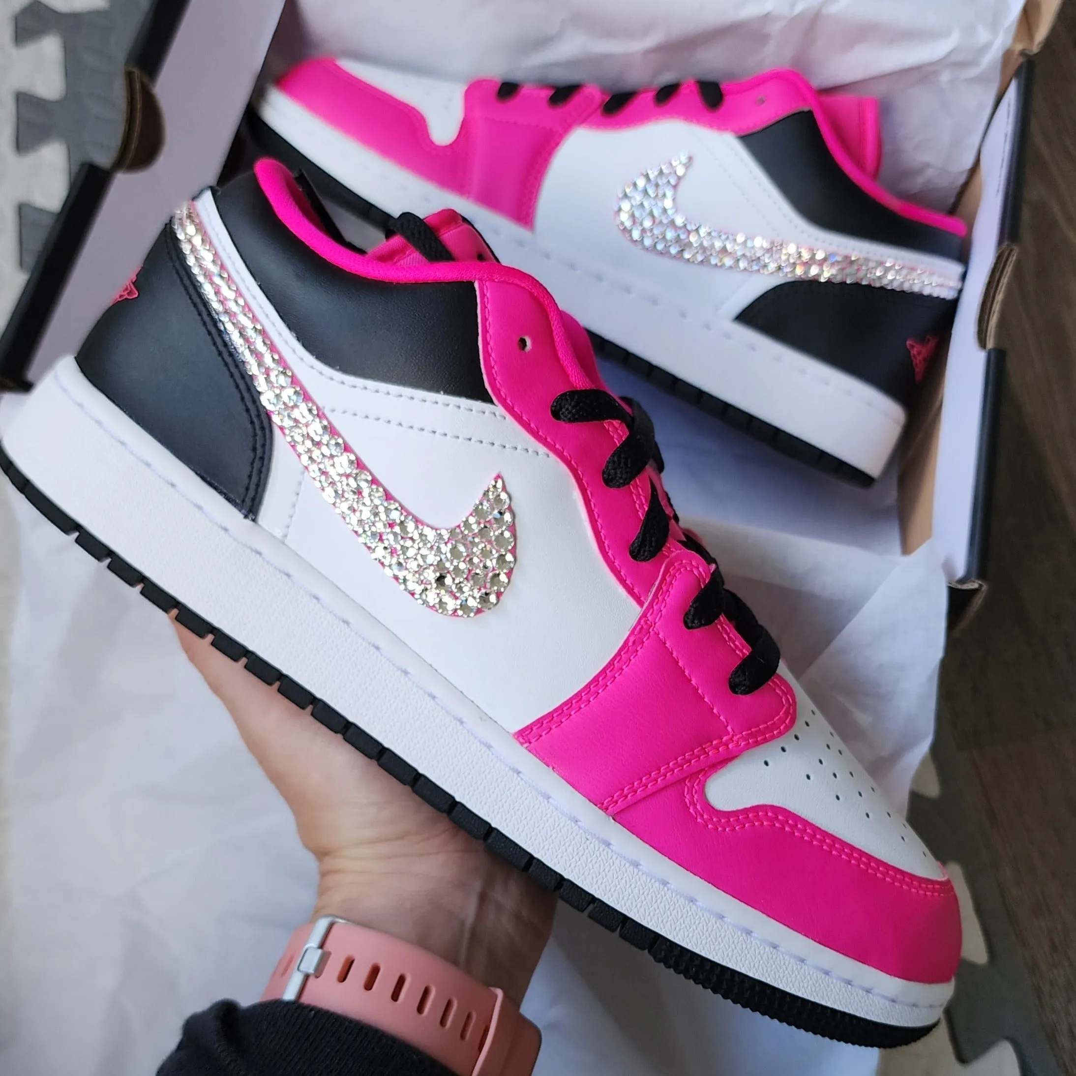 Jordan 1 Low Women/Youth (Pink/Black/White)