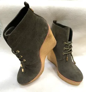 TORY BURCH OLIVE GREEN WEDGE BOOTIES (PREOWNED)